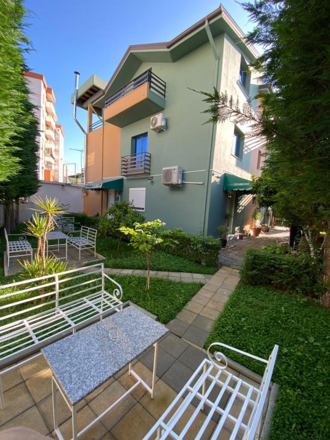 Vila Ajdinaj Berat Buitenkant foto